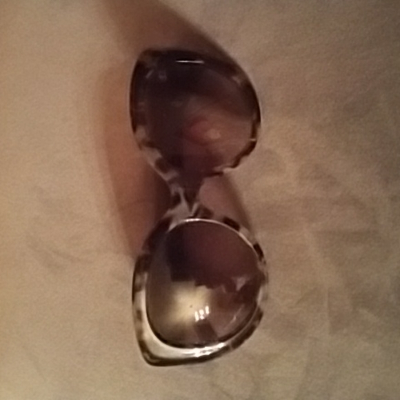 TORY BURCH SUNGLASSES ..BEAUTIFUL COLORS N LOOK - Picture 1 of 6